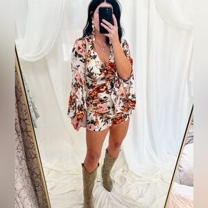Selfie Leslie bell sleeve floral romper NWT medium